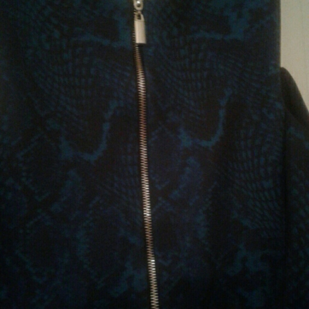 Dress - Picture 3 of 3